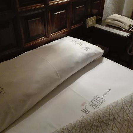 Hotel Monclus à Palencia Extérieur photo