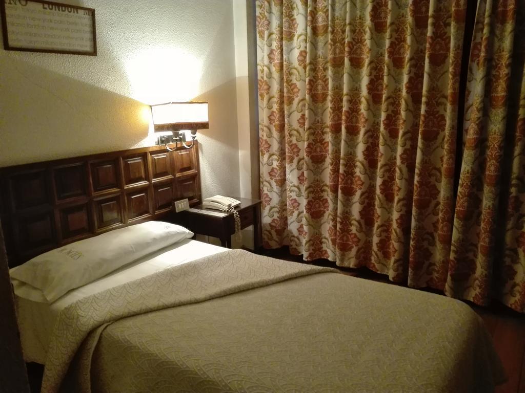 Hotel Monclus à Palencia Extérieur photo